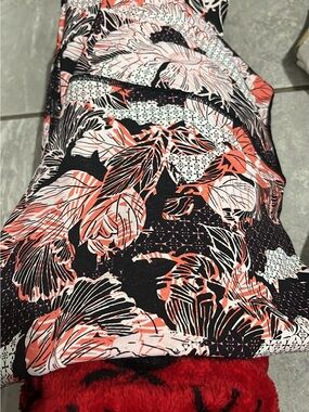 Floral  - Coral, Black & White lululemon